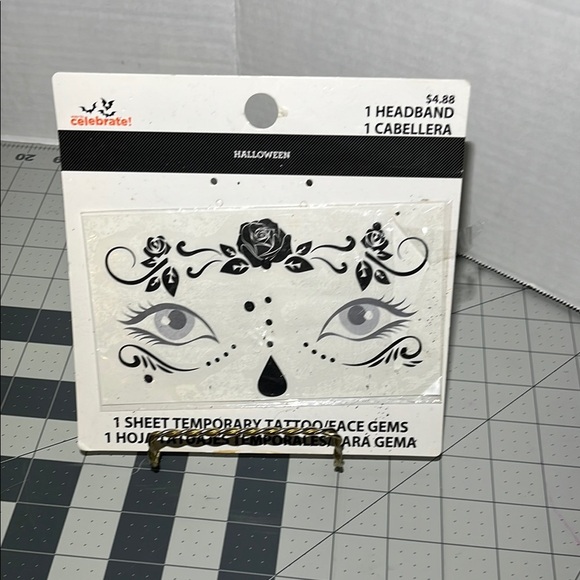 Celebrate Halloween Temporary Face Tattoos - Picture 1 of 2